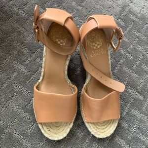 VINCE CAMUTO - leather wedge sandal VC-LEERA